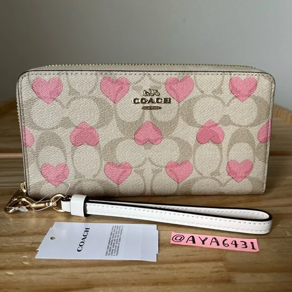 Coach Wallet🎈🎈 - Picture 1 of 9